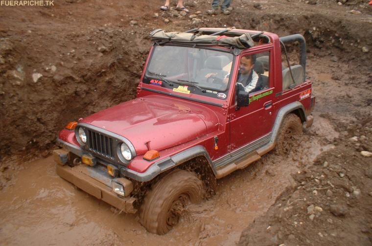 4x4 en charco de barro 4x4